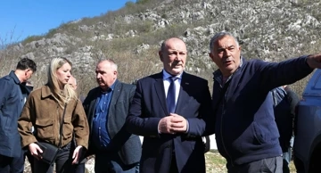  Zagvozd: Ministar Tomo Medved pored jame Medviđa